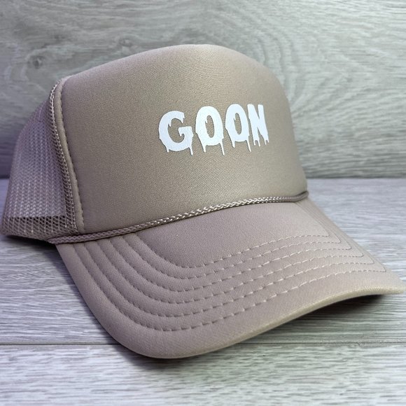 NEW VINTAGE STYLE GOON TAN CREAM TRUCKER HAT CAP ADULT SIZ… - Picture 1 of 2